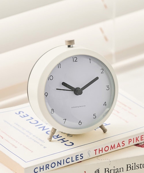 3coins（3coins）の「アラーム付き置き時計（置時計・ベージュ/アイボリー・FREE）」の2枚目の写真