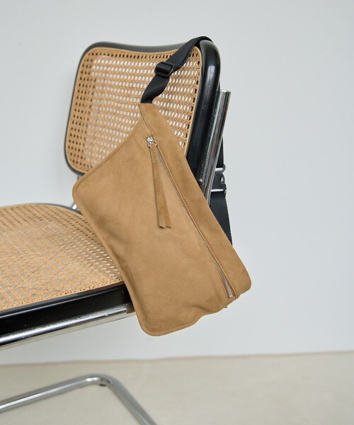 Whim Gazette（ウィムガゼット）の「【Hoaw.】レザーウエストポーチ（ボディバッグ/ウエストポーチ・レディース・ブラック/キャメル・F）」の2枚目の写真