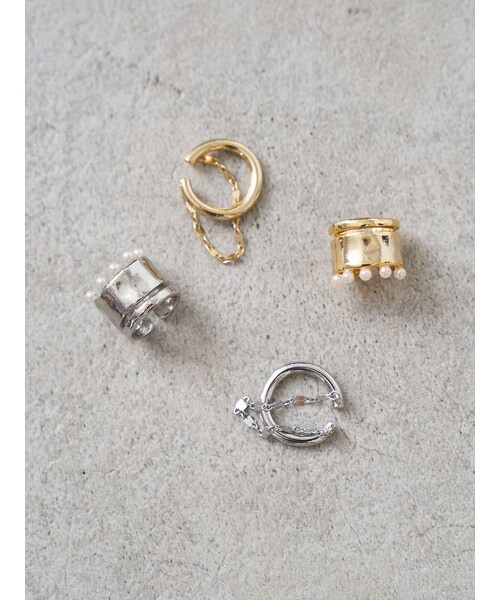ELENDEEK(エレンディーク)の「ASYMMETRY HOOP EAR CUFF(イヤーカフ・レディース・シルバー/ゴールド・F)」の4枚目の写真