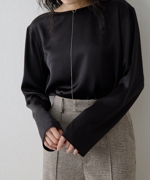 Drawing Numbers（ドローイング ナンバーズ）の「サテンボートブラウス