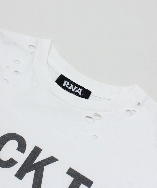 RNA（アールエヌエー）の「M2523 ダメージルーズＴ（トップス・レディース・ホワイト/スミクロ/ディープレッド）」の11枚目の写真