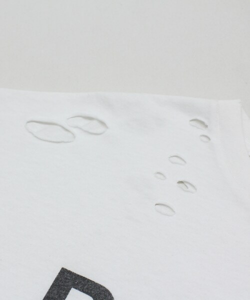 RNA（アールエヌエー）の「M2523 ダメージルーズＴ（トップス・レディース・ホワイト/スミクロ/ディープレッド）」の13枚目の写真