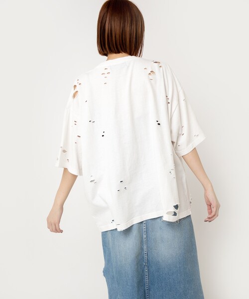 RNA（アールエヌエー）の「M2523 ダメージルーズＴ（トップス・レディース・ホワイト/スミクロ/ディープレッド）」の7枚目の写真