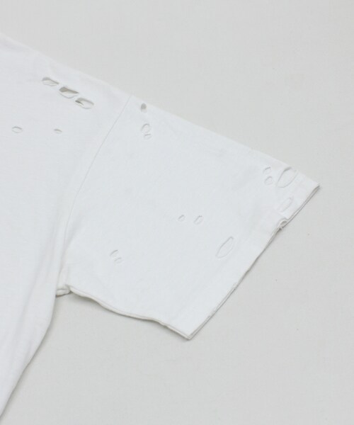 RNA（アールエヌエー）の「M2523 ダメージルーズＴ（トップス・レディース・ホワイト/スミクロ/ディープレッド）」の14枚目の写真