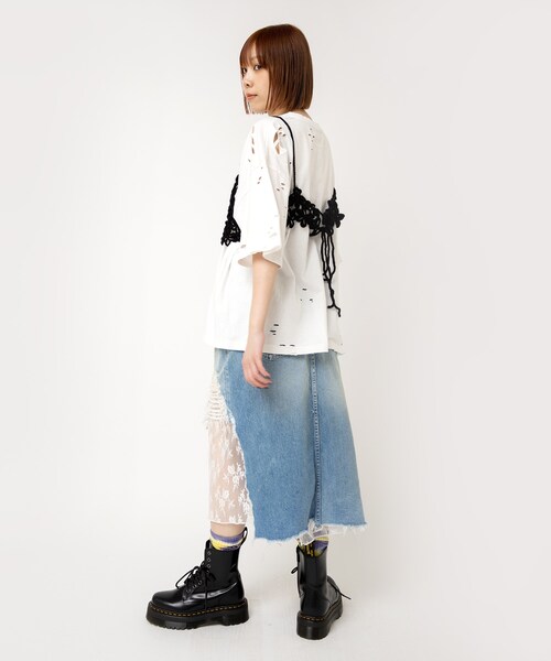 RNA（アールエヌエー）の「M2523 ダメージルーズＴ（トップス・レディース・ホワイト/スミクロ/ディープレッド）」の9枚目の写真