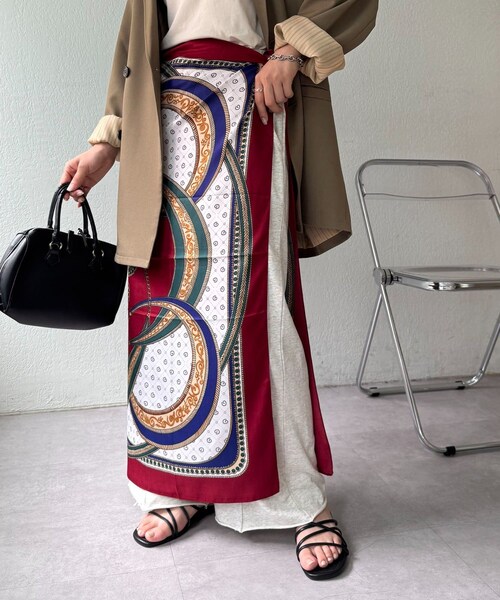 DISCOAT（ディスコート）の「【WEB限定】パネルプリント大判スカーフ（バンダナ/スカーフ・レディース・ベージュ/レッド/ネイビー・F）」の3枚目の写真