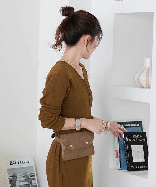 DISCOAT(ディスコート)の「【AW先行予約】ミニウエストポーチ(ボディバッグ/ウエストポーチ・レディース・ブラック/ブラウン/ベージュ・FREE)」の2枚目の写真