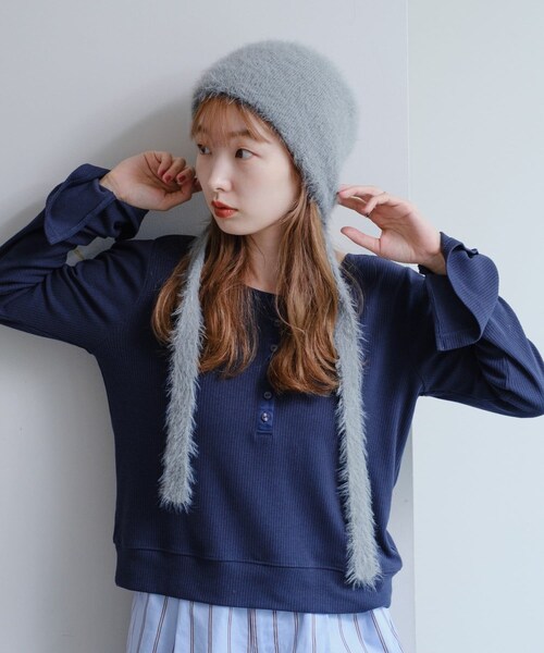 Kastane（カスタネ）の「【WEB先行/2025AW】ファーリボンビーニー（ニットキャップ/ビーニー・レディース・アイボリー/グレー/ブラウン・F）」の2枚目の写真