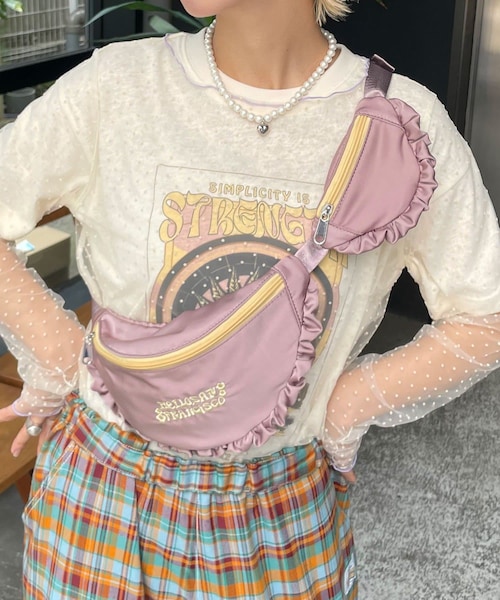 CIAOPANIC(チャオパニック)の「【HELLO.SANFRANCISCO/ハローサンフランシスコ】サテンフリルコンビウエストBAG(ボディバッグ/ウエストポーチ・レディース・イエロー/パープル・FREE)」の2枚目の写真