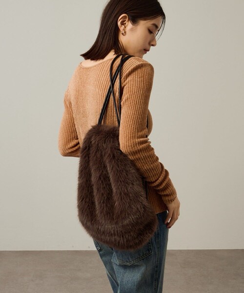 Omekashi（オメカシ）の「【8/1(金)0:00～予約スタート！】ファーナップサック（バックパック/リュック・レディース・ベージュ/ブラウン・F）」の2枚目の写真