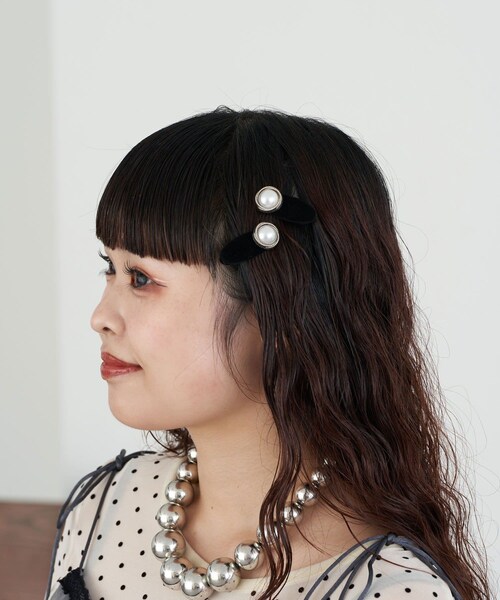 CIAOPANIC(チャオパニック)の「【Lumé/ルメ】ベロアパールヘアミニクリップ(バレッタ/ヘアクリップ・レディース・ブラック・FREE)」の1枚目の写真