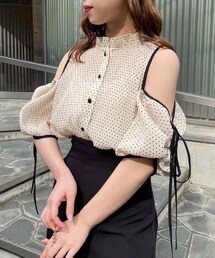 one after another NICE CLAUP（ワンアフターアナザーナイスクラップ）の「【WEB限定/リバイバル】肩リボンあきブラウス（トップス）」