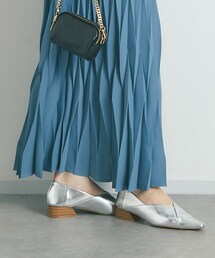 【EVOL(イーボル)】Vカットポインテッドスタックヒールパンプス