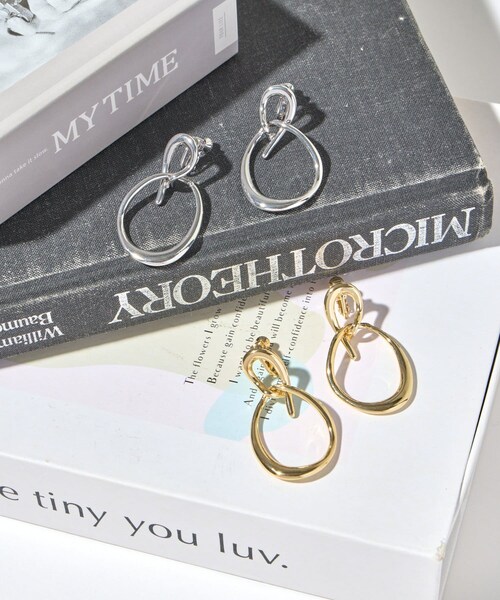 un dix cors（アンディコール）の「【GOLDY(ゴールディ)】メタルツイストフープイヤリング（イヤリング・レディース・ゴールド/シルバー・F）」の2枚目の写真