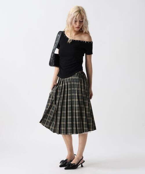 FOREVER 21(フォーエバー トゥエンティーワン)の「スタッズタンク(その他・オフホワイト05/ブラック09/ブラウン58・FREE)」の15枚目の写真