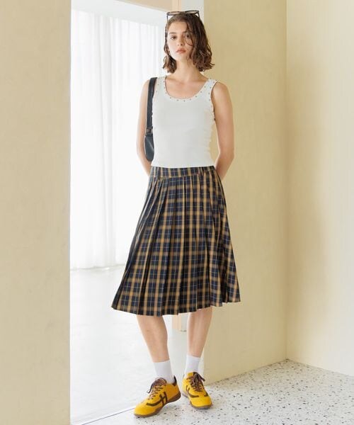 FOREVER 21(フォーエバー トゥエンティーワン)の「スタッズタンク(その他・オフホワイト05/ブラック09/ブラウン58・FREE)」の5枚目の写真