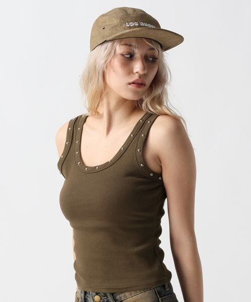 FOREVER 21(フォーエバー トゥエンティーワン)の「スタッズタンク(その他・オフホワイト05/ブラック09/ブラウン58・FREE)」の2枚目の写真