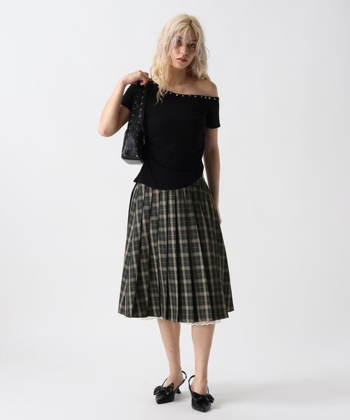 FOREVER 21(フォーエバー トゥエンティーワン)の「スタッズタンク(その他・オフホワイト05/ブラック09/ブラウン58・FREE)」の16枚目の写真
