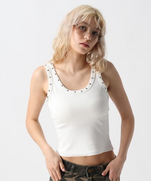 FOREVER 21(フォーエバー トゥエンティーワン)の「スタッズタンク(その他・オフホワイト05/ブラック09/ブラウン58・FREE)」の13枚目の写真