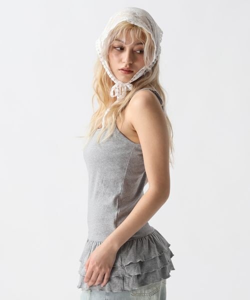 FOREVER 21（フォーエバー トゥエンティーワン）の「フリルヘムキャミソール（その他・オフホワイト05/ブラック09/グレー10・FREE）」の3枚目の写真