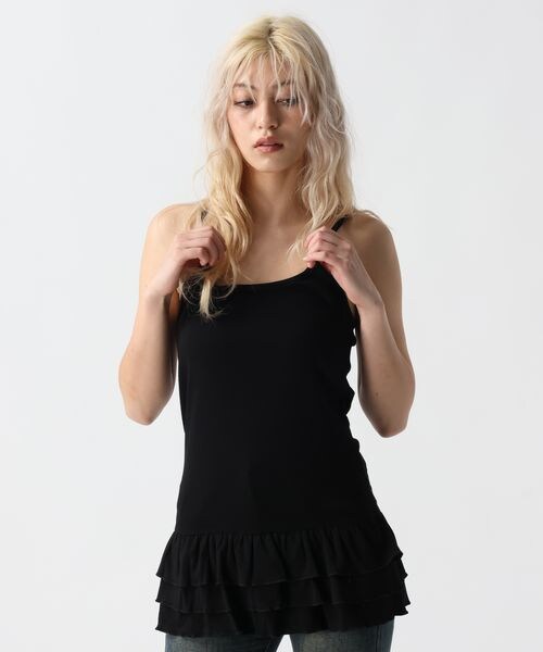 FOREVER 21（フォーエバー トゥエンティーワン）の「フリルヘムキャミソール（その他・オフホワイト05/ブラック09/グレー10・FREE）」の2枚目の写真
