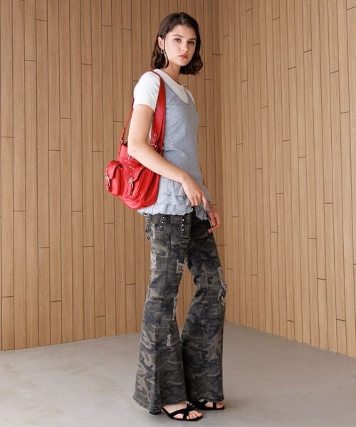 FOREVER 21（フォーエバー トゥエンティーワン）の「フリルヘムキャミソール（その他・オフホワイト05/ブラック09/グレー10・FREE）」の5枚目の写真