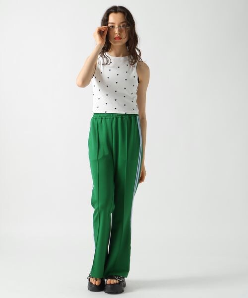 FOREVER 21(フォーエバー トゥエンティーワン)の「ラインフレアジャージパンツ(フォーマルスーツ/小物・ブラック09/グリーン70/ネイビー88・S/M)」の16枚目の写真