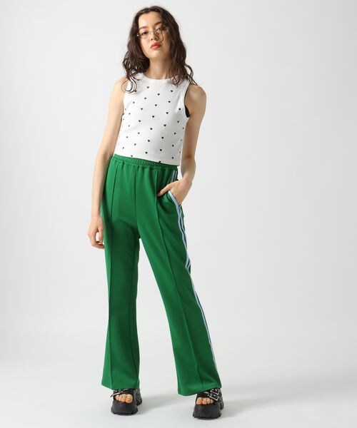FOREVER 21(フォーエバー トゥエンティーワン)の「ラインフレアジャージパンツ(フォーマルスーツ/小物・ブラック09/グリーン70/ネイビー88・S/M)」の15枚目の写真