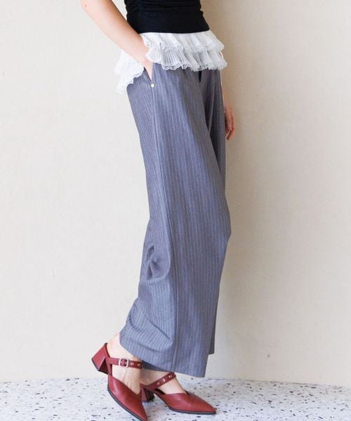 FOREVER 21(フォーエバー トゥエンティーワン)の「ストライプスラックス(フォーマルスーツ/小物・グレー10/ネイビー88・S/M)」の1枚目の写真