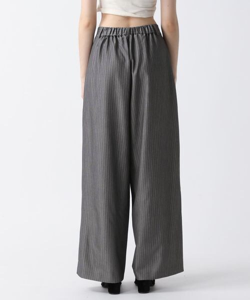 FOREVER 21(フォーエバー トゥエンティーワン)の「ストライプスラックス(フォーマルスーツ/小物・グレー10/ネイビー88・S/M)」の16枚目の写真