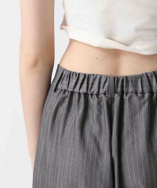 FOREVER 21(フォーエバー トゥエンティーワン)の「ストライプスラックス(フォーマルスーツ/小物・グレー10/ネイビー88・S/M)」の18枚目の写真