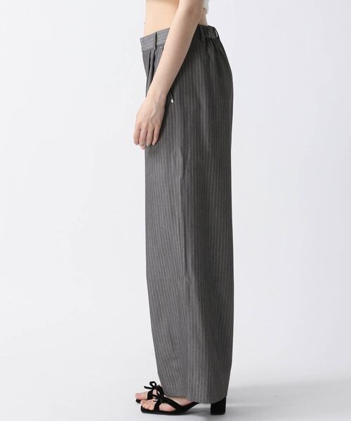 FOREVER 21(フォーエバー トゥエンティーワン)の「ストライプスラックス(フォーマルスーツ/小物・グレー10/ネイビー88・S/M)」の15枚目の写真