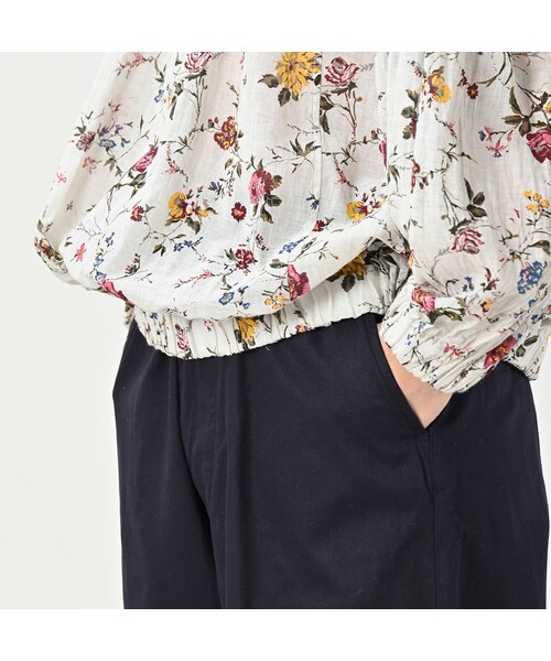 45ガーゼアンティークフラワープリントのシャーリングブラウス 45R45ガーゼアンティークフラワープリントのシャーリングブラウス