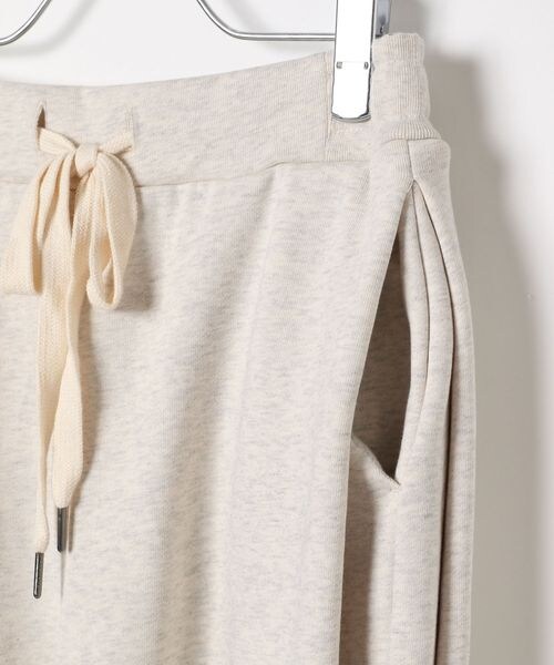 BAYFLOW(ベイフロー)の「裏毛タックパンツ(WOMEN)(その他・モクグレー(15)/ナチュラル(51)・F)」の7枚目の写真