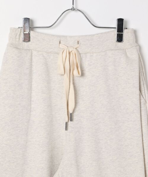 BAYFLOW(ベイフロー)の「裏毛タックパンツ(WOMEN)(その他・モクグレー(15)/ナチュラル(51)・F)」の6枚目の写真