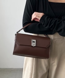 CAPRICIEUX LE'MAGE（カプリシューレマージュ）の「【オケージョンにも◎】2ルームフラップバッグ（ハンドバッグ・レディース）」