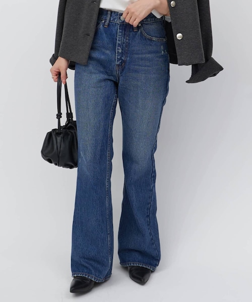 LIVETART(リヴェタート)の「フレアジーンズ(デニムパンツ・レディース・ブルー・1/0)」の1枚目の写真