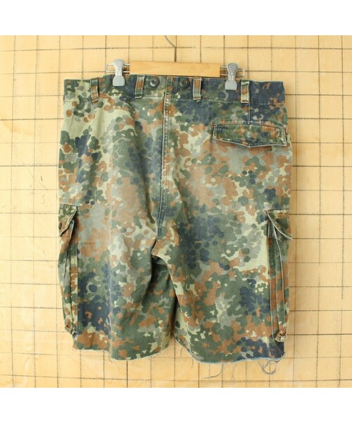 --（--）の「ドイツ軍 ミリタリー フレクターカモ カットオフ カーゴショートパンツ W36相当 タック 迷彩 カモフラージュ 実品 ヨーロッパ古着（その他パンツ・レディース・グリーン・W36）」の3枚目の写真