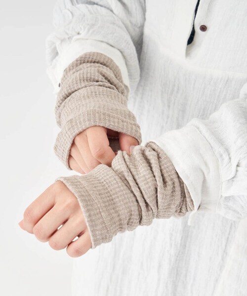 かぐれ（カグレ）の「くらしきぬ　シルク＆ウール ウォーマー（レッグウォーマー・レディース・チャコール/グレージュ・Free）」の2枚目の写真