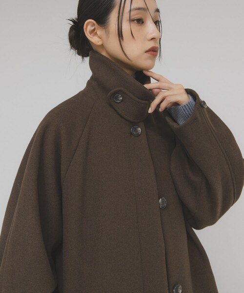 KBF（ケイビーエフ）の「ステンカラーコクーンロングコート（ステンカラーコート・レディース・BROWN/CHARCOAL/BLACK・36/38）」の3枚目の写真