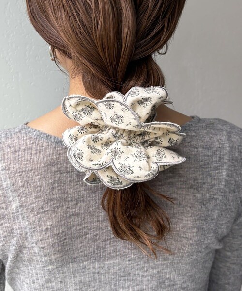 Lattice（Lattice）の「小花柄シュシュ（シュシュ・レディース・ピンク/グレー/ブラウン・FREE）」の2枚目の写真