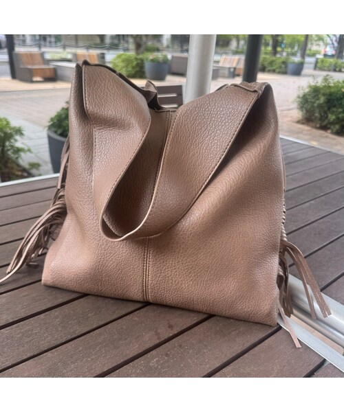 copine(コピン)の「ポーチ付きフリンジショルダーバッグ(ショルダーバッグ・レディース・ベージュ・ワンサイズ)」の1枚目の写真