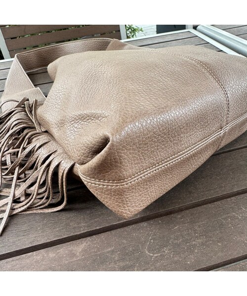 copine(コピン)の「ポーチ付きフリンジショルダーバッグ(ショルダーバッグ・レディース・ベージュ・ワンサイズ)」の4枚目の写真