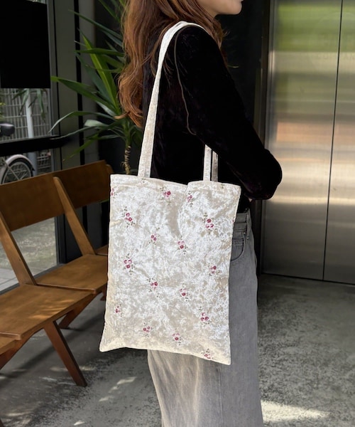 Lattice（Lattice）の「花柄ベロアトートバッグ（）」 - WEAR
