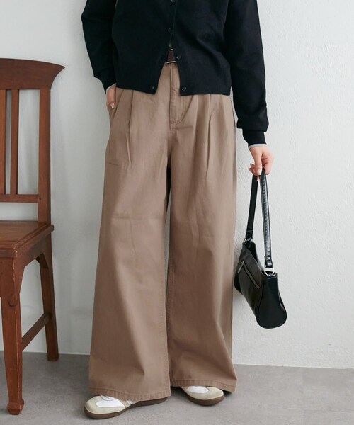 DISCOAT(ディスコート)の「2タックチノワイドパンツ(チノパンツ・レディース・ベージュ/ブラウン・M/L)」の2枚目の写真