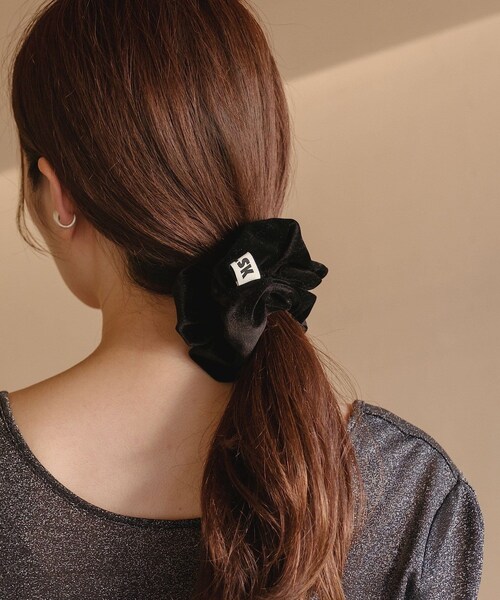 Kastane(カスタネ)の「【fiw./WEB限定】ベロアシュシュ(その他ヘアアクセサリー・レディース・ブラック/ダークブラウン・F)」の1枚目の写真