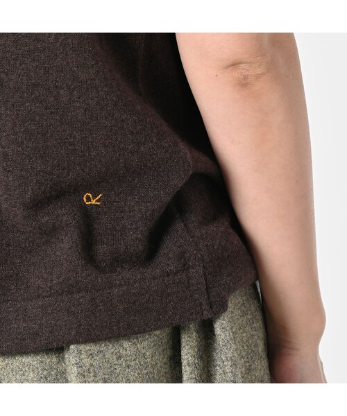 45R（フォーティファイブアール）の「カシミヤのTシャツ（トップス・メンズ・23-グレートップ/83-こげ茶トップ・02-M/03-L）」の11枚目の写真