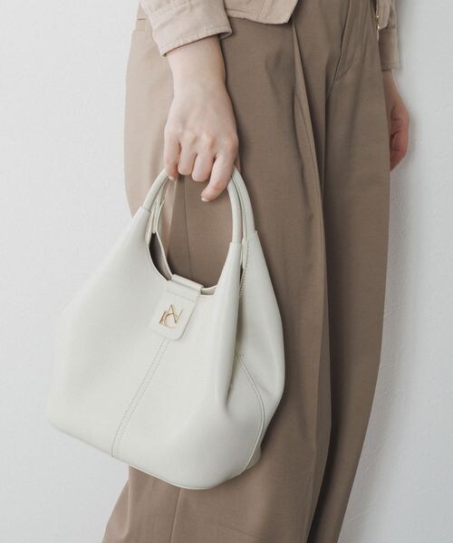 NICAL（ニカル）の「ラウンドバッグ / 554183（バッグ・ブラック 01/アイボリー 22/キャメル 82・FREE）」の17枚目の写真