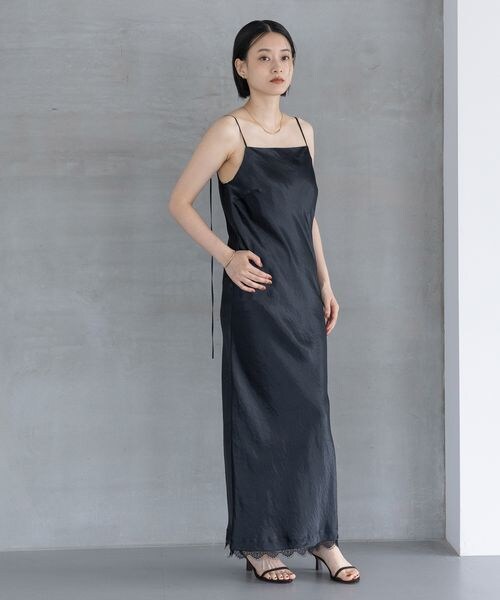 A part by(アパートバイ)の「カトリーヌサテンキャミワンピース(ワンピース/ドレス・レディース・アイボリー 08/ボルドー 38/ネイビー 88・FREE)」の3枚目の写真