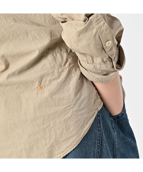 45R（フォーティファイブアール）の「ダンプ小花刺繍のピンタックプティローファーシャツ（再び）（その他・レディース・02-シロ/12-ベージュ/62-カーキ/75-ネイビー・02-M/03-L）」の14枚目の写真